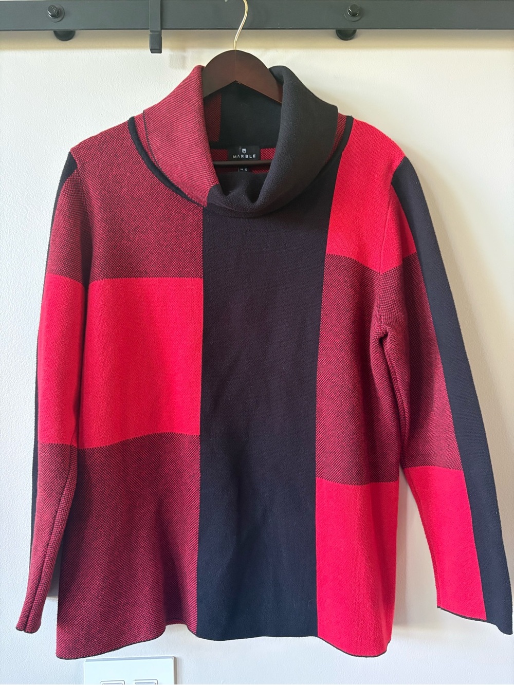 MARBLE Red and Black Colorblock Turtleneck Sweater size XL